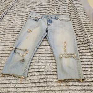 Light wash, button fly, seriously distressed, majorly cropped jeans size 29!